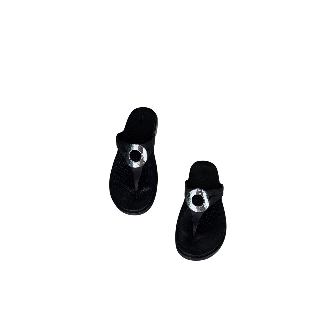 Crocs Sanrah Hammered Circle Wedge Sandals Black Silver Ring Thong Slides W9
